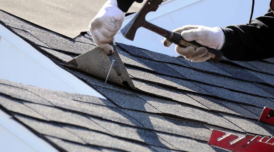 Professional gutter cleaning in Fowlerville, MI
